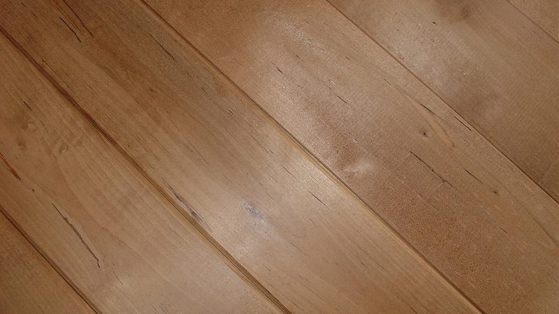 锁扣地板加盟，揭秘加盟成本背后的秘密