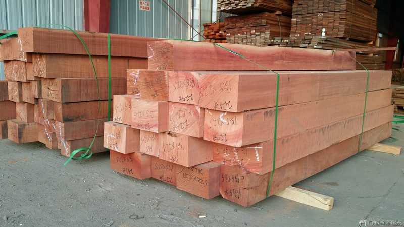 石塑地板批发报价，揭秘行业价格波动背后的真相